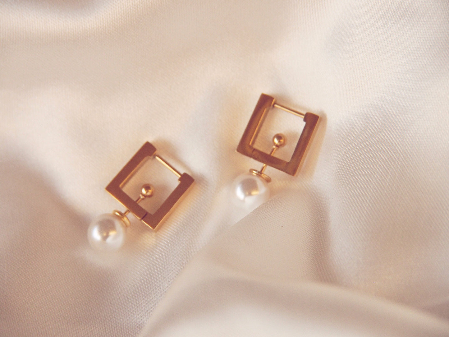 Gold Square Huggie Hoops Pearl Two-way Earrings
